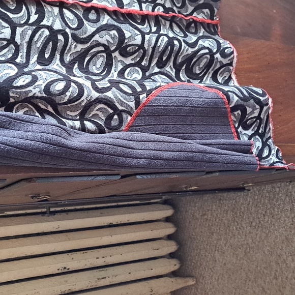 Hand Jive wear art size S handmade in Indiana black and red abstract tunic - Picture 6 of 8